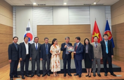 Đoàn công tác tỉnh Kon Tum thăm, làm việc với Đại sứ quán Việt Nam tại Hàn Quốc